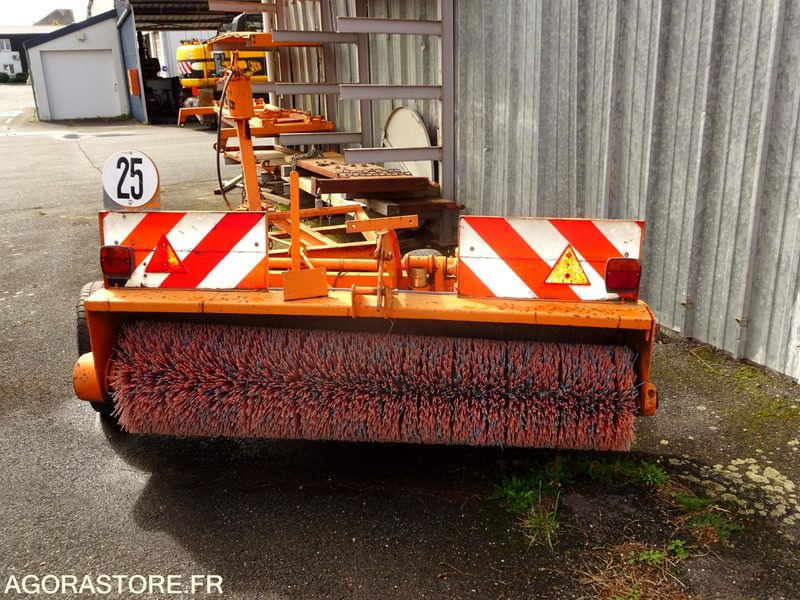 Balayeuse - Road sweeper: picture 3 Balayeuse - Road sweeper: picture 3