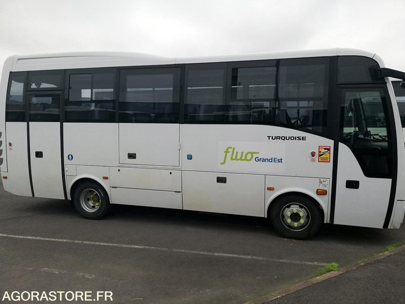 Car Isuzu Turquoise - 2017 - 110 000 km - School bus: picture 1 Car Isuzu Turquoise - 2017 - 110 000 km - School bus: picture 1