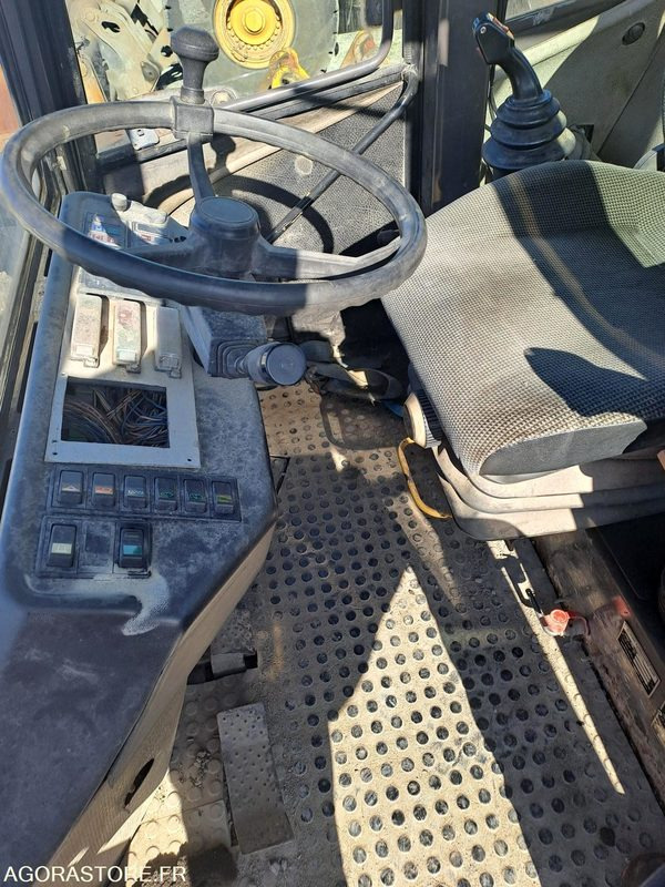 Chargeuse AHLMANN AS200 - 1999 / 6926 HEURES (MMF818/MD351) - Bulldozer: picture 4 Chargeuse AHLMANN AS200 - 1999 / 6926 HEURES (MMF818/MD351) - Bulldozer: picture 4