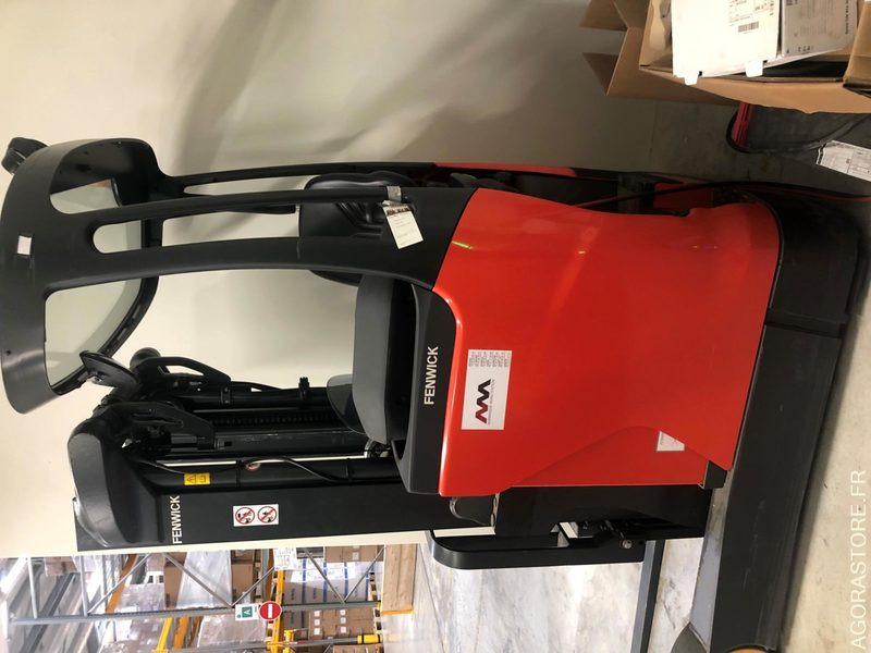 Chariot élévateur à mât rétractable - Reach truck: picture 2 Chariot élévateur à mât rétractable - Reach truck: picture 2