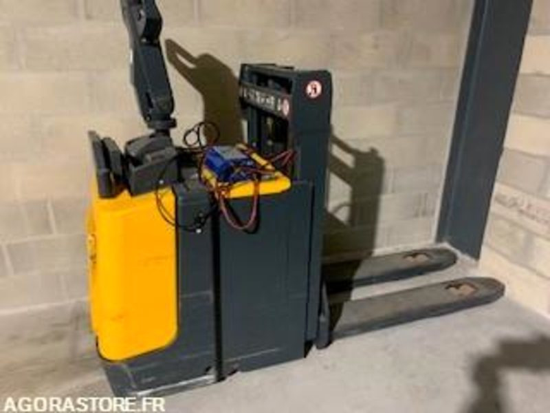 Chariot transpalette électrique sur batterie d'occasion JUNGHEINRICH - Pallet truck: picture 2 Chariot transpalette électrique sur batterie d'occasion JUNGHEINRICH - Pallet truck: picture 2