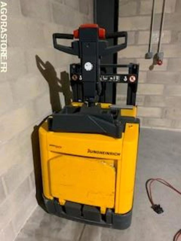 Chariot transpalette électrique sur batterie d'occasion JUNGHEINRICH - Pallet truck: picture 1 Chariot transpalette électrique sur batterie d'occasion JUNGHEINRICH - Pallet truck: picture 1