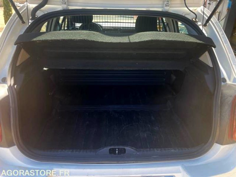 Citroën C3 société blue HDI 100 BVM6 FEEL NAV - Car: picture 5 Citroën C3 société blue HDI 100 BVM6 FEEL NAV - Car: picture 5