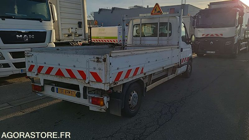 Renault Master - 2006 - 43287kms - 196ARM67 - Commercial vehicle: picture 2 Renault Master - 2006 - 43287kms - 196ARM67 - Commercial vehicle: picture 2