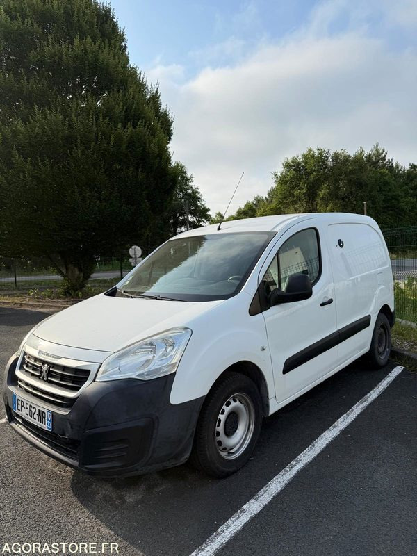Utilitaire Peugeot Partner 28/07/2017 - 199 000 KMS - Commercial vehicle: picture 1 Utilitaire Peugeot Partner 28/07/2017 - 199 000 KMS - Commercial vehicle: picture 1