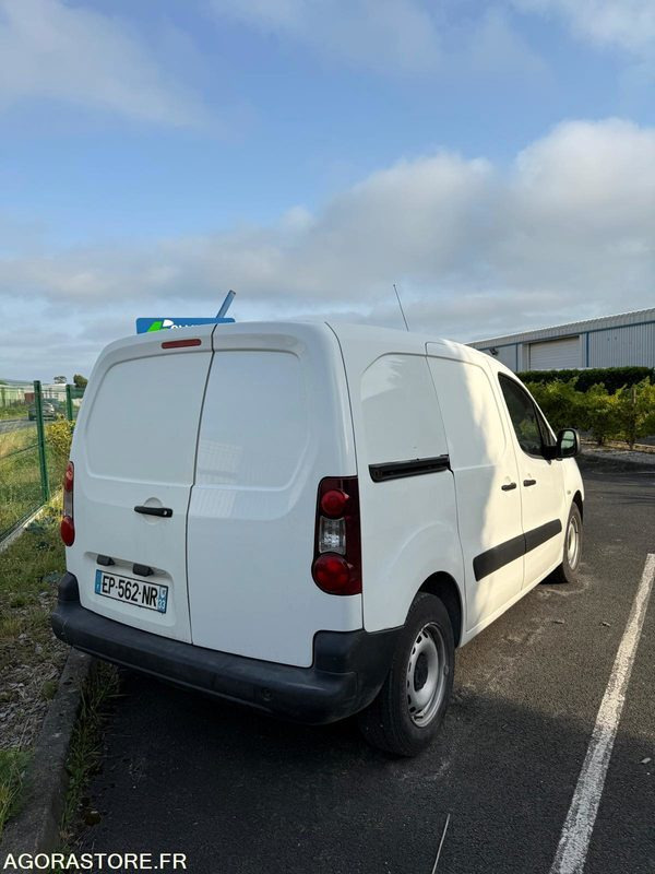 Utilitaire Peugeot Partner 28/07/2017 - 199 000 KMS - Commercial vehicle: picture 2 Utilitaire Peugeot Partner 28/07/2017 - 199 000 KMS - Commercial vehicle: picture 2
