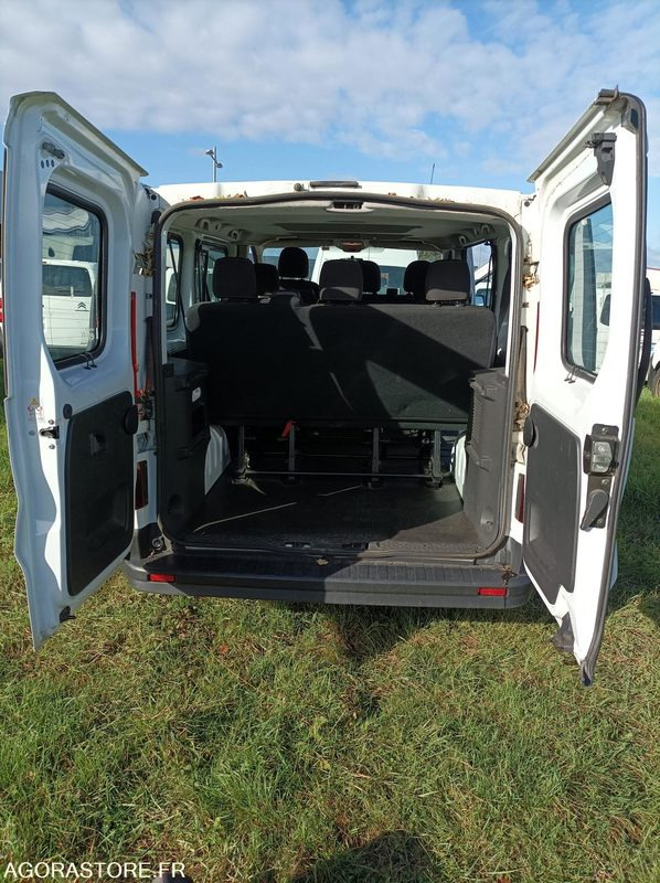 DS-311-SJ - Roulant - RENAULT TRAFIC - VP - 331 363 Kms - Minibus, People carrier: picture 4 DS-311-SJ - Roulant - RENAULT TRAFIC - VP - 331 363 Kms - Minibus, People carrier: picture 4