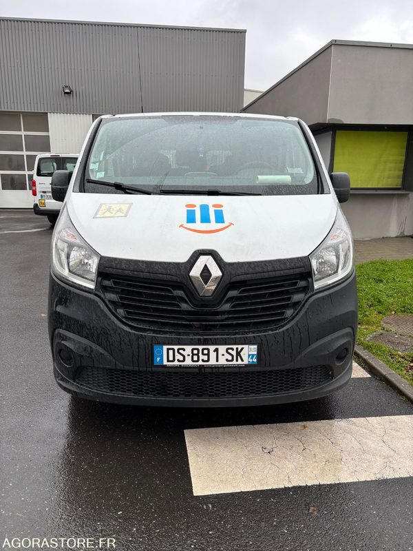 DS-891-SK - Non Roulant - RENAULT TRAFIC - VP - 318 330 Kms - Minibus, People carrier: picture 3 DS-891-SK - Non Roulant - RENAULT TRAFIC - VP - 318 330 Kms - Minibus, People carrier: picture 3