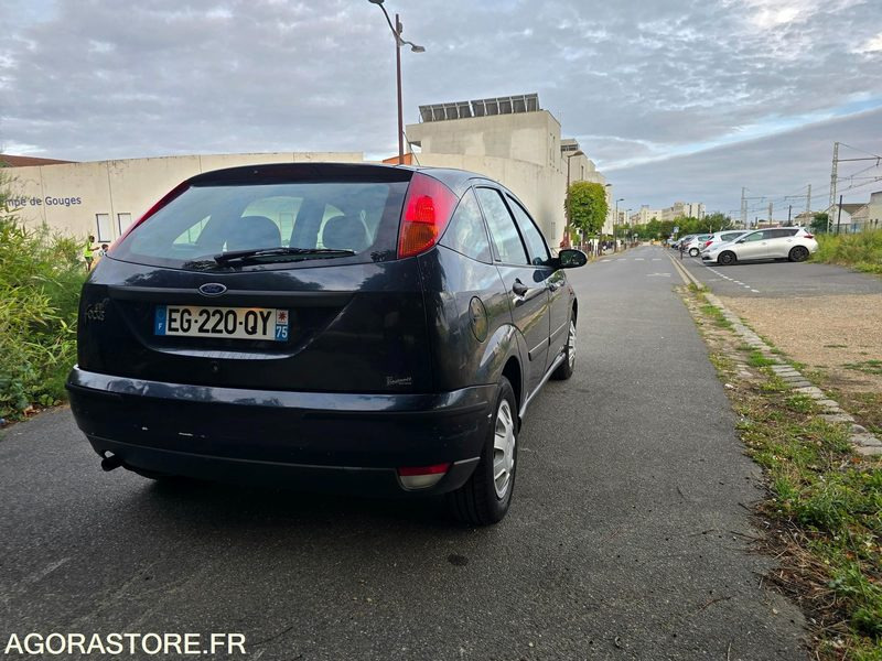 FORD FOCUS 1.6 - ESSENCE - 158 000 KM - Car: picture 4 FORD FOCUS 1.6 - ESSENCE - 158 000 KM - Car: picture 4