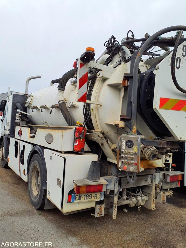 HYDROCUREUR 19T RIVARD - 2004 / 262 122 KM - Vacuum truck: picture 2 HYDROCUREUR 19T RIVARD - 2004 / 262 122 KM - Vacuum truck: picture 2
