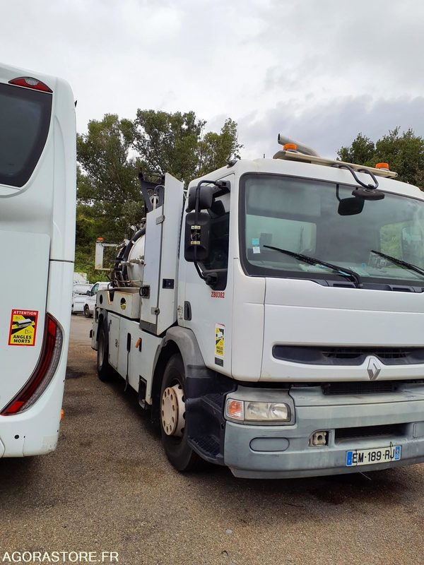 HYDROCUREUR 19T RIVARD - 2004 / 262 122 KM - Vacuum truck: picture 1 HYDROCUREUR 19T RIVARD - 2004 / 262 122 KM - Vacuum truck: picture 1