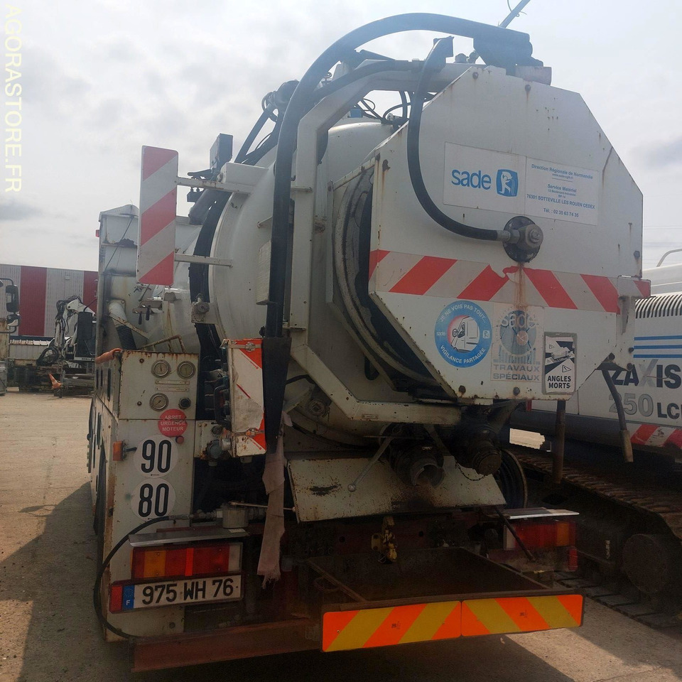 HYDROCUREUR RIVARD / RENAULT DC240 - 358888 KMS - ROULANT - EN L'ETAT - Vacuum truck: picture 2 HYDROCUREUR RIVARD / RENAULT DC240 - 358888 KMS - ROULANT - EN L'ETAT - Vacuum truck: picture 2