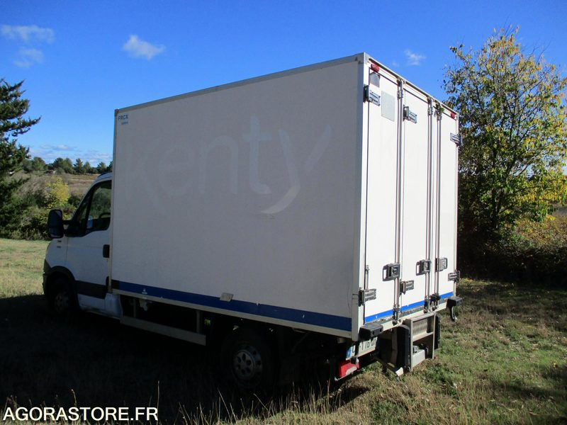IVECO 35S13 de 2013 chassis cabine frigorifique idéal pour modifié en benne - Refrigerated delivery van: picture 3 IVECO 35S13 de 2013 chassis cabine frigorifique idéal pour modifié en benne - Refrigerated delivery van: picture 3