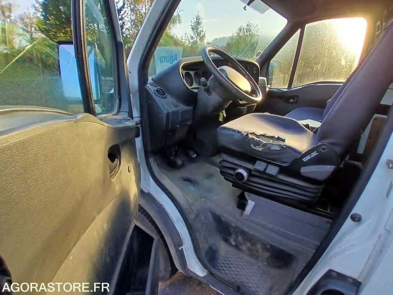 Iveco Daily – Diesel – 2004-172 288 KM - Panel van: picture 5 Iveco Daily – Diesel – 2004-172 288 KM - Panel van: picture 5