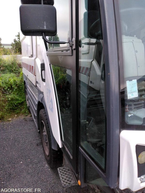 JOHNSTON SWEPPER - Road sweeper: picture 4 JOHNSTON SWEPPER - Road sweeper: picture 4