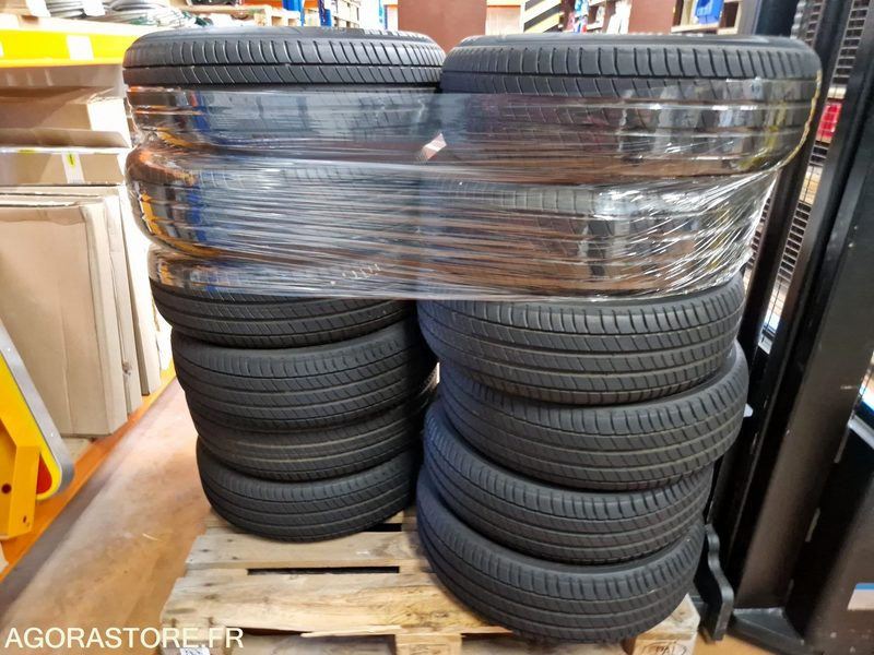 Lot de 12 pneus Michelin 215/65R16 102H - Tire: picture 1 Lot de 12 pneus Michelin 215/65R16 102H - Tire: picture 1