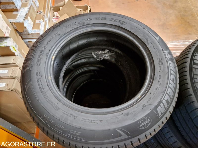 Lot de 12 pneus Michelin 215/65R16 102H - Tire: picture 3 Lot de 12 pneus Michelin 215/65R16 102H - Tire: picture 3