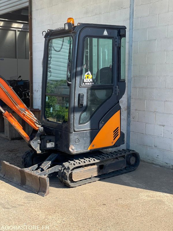MINI-PELLE SUR CHENILLE CAOUTCHOUC HITACHI ZX17U-2 15CV 1.9T AVEC 3 GODETS - Excavator: picture 5 MINI-PELLE SUR CHENILLE CAOUTCHOUC HITACHI ZX17U-2 15CV 1.9T AVEC 3 GODETS - Excavator: picture 5