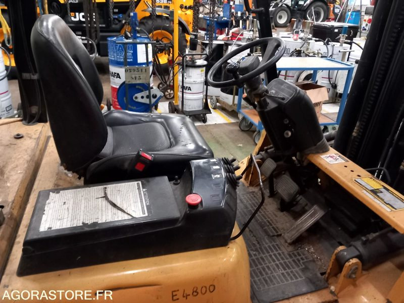 CHARIOT ELEVATEUR CATERPILLAR GP25 D4800 - Material handling equipment: picture 3 CHARIOT ELEVATEUR CATERPILLAR GP25 D4800 - Material handling equipment: picture 3