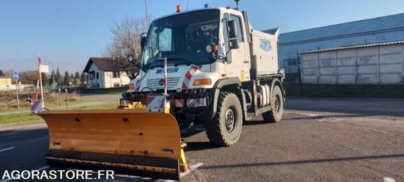 Mercedes UNIMOG U300 2011 24300 kms avec lame de déneigement + saleuse - Snow removal vehicle: picture 2 Mercedes UNIMOG U300 2011 24300 kms avec lame de déneigement + saleuse - Snow removal vehicle: picture 2