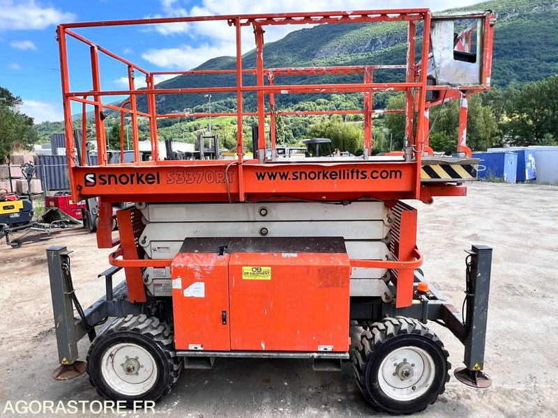 NACELLE CISEAUX 12M 4X4 DIESEL SNORKEL S3370RT - Année 2017 - 1445 heures - Scissor lift: picture 2 NACELLE CISEAUX 12M 4X4 DIESEL SNORKEL S3370RT - Année 2017 - 1445 heures - Scissor lift: picture 2