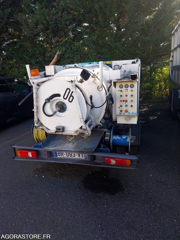 NISSAN Cabstar 3T5 BAROCLEAN 2011 (400 000Km) NON ROULANT EXPORT EXCLUSIVEMENT - Vacuum truck: picture 4 NISSAN Cabstar 3T5 BAROCLEAN 2011 (400 000Km) NON ROULANT EXPORT EXCLUSIVEMENT - Vacuum truck: picture 4