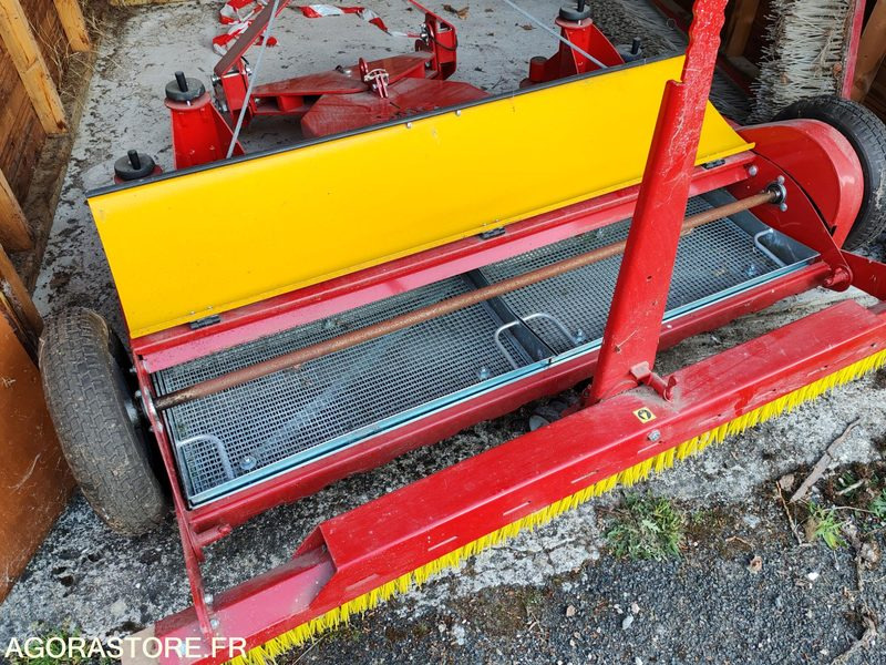 Nettoyeur de terrain de gazon synthétique - Garden equipment: picture 5 Nettoyeur de terrain de gazon synthétique - Garden equipment: picture 5