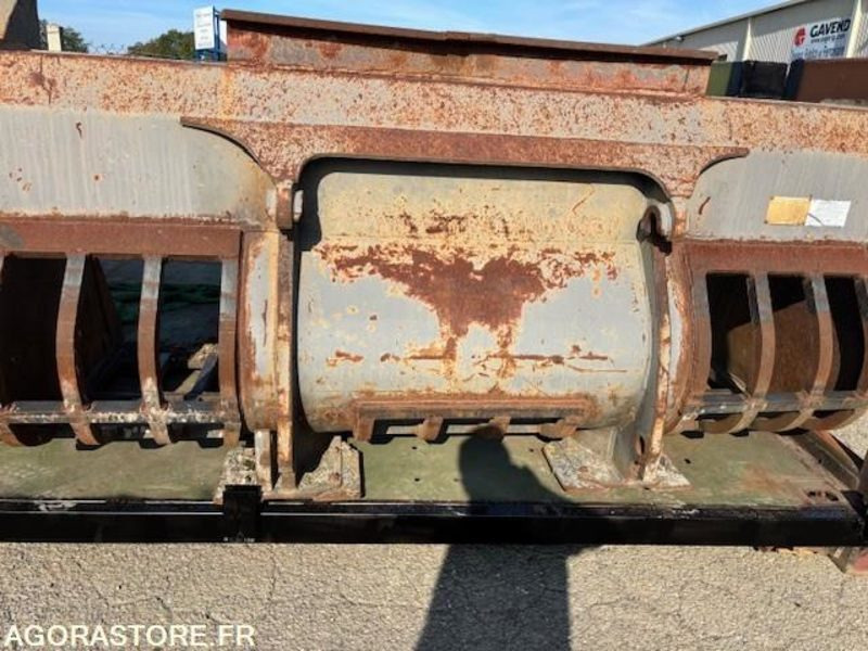 GODET SCELETTE 2.5 M3 DE CHARGEUR EN ATTACHE TYPE VOLVO - Other machinery: picture 1 GODET SCELETTE 2.5 M3 DE CHARGEUR EN ATTACHE TYPE VOLVO - Other machinery: picture 1