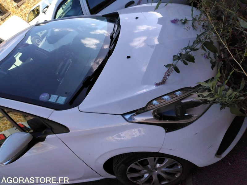 PEUGEOT 208 - Car: picture 4 PEUGEOT 208 - Car: picture 4