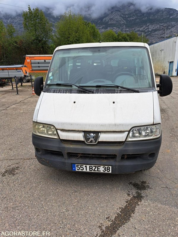 PEUGEOT BOXER-73 948 KMS-2003-551BZE38 - Minibus, People carrier: picture 3 PEUGEOT BOXER-73 948 KMS-2003-551BZE38 - Minibus, People carrier: picture 3