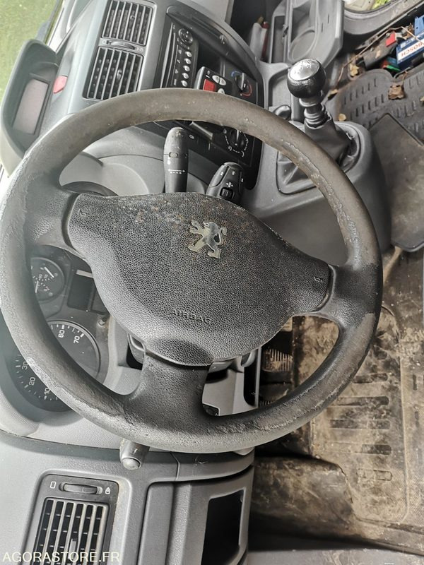 PEUGEOT FRIGORIFIQUE - Refrigerated delivery van: picture 4 PEUGEOT FRIGORIFIQUE - Refrigerated delivery van: picture 4