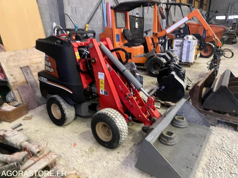 PORTE-OUTILS DITCH WITCH ZAHN R300 - Loader: picture 2 PORTE-OUTILS DITCH WITCH ZAHN R300 - Loader: picture 2