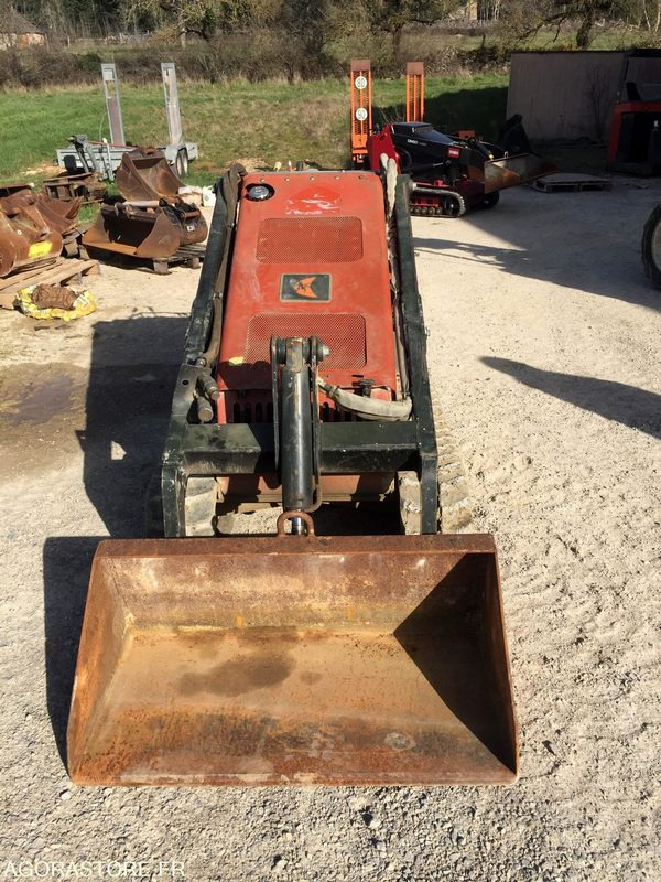 PORTE OUTILS à chenilles DITCH WITCH SK500 - Loader: picture 4 PORTE OUTILS à chenilles DITCH WITCH SK500 - Loader: picture 4