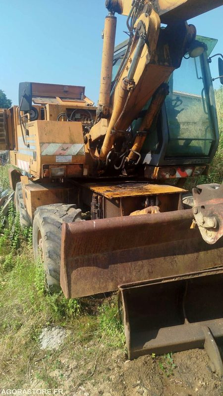 Pelle CASE 688 - 21595heures - Backhoe loader: picture 2 Pelle CASE 688 - 21595heures - Backhoe loader: picture 2