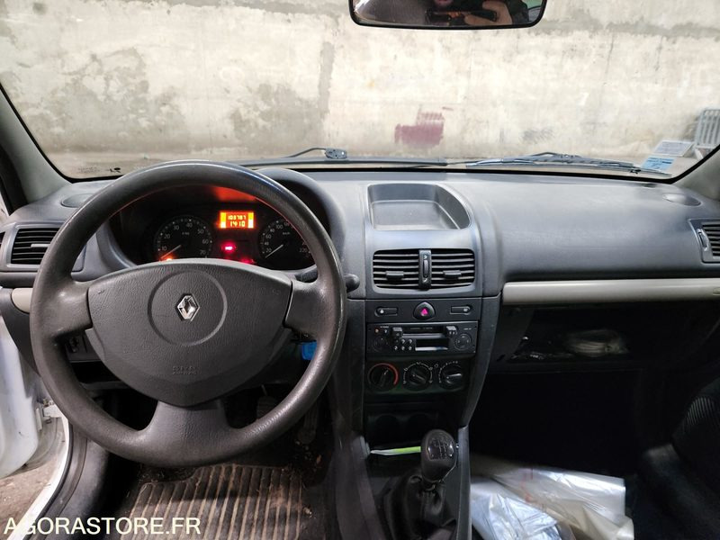 RENAULT CLIO - Car: picture 3 RENAULT CLIO - Car: picture 3