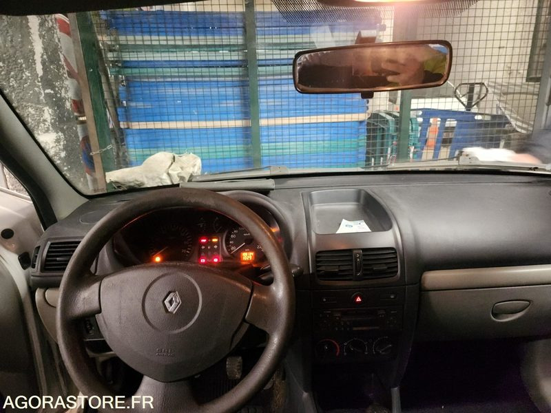 RENAULT CLIO - Car: picture 1 RENAULT CLIO - Car: picture 1