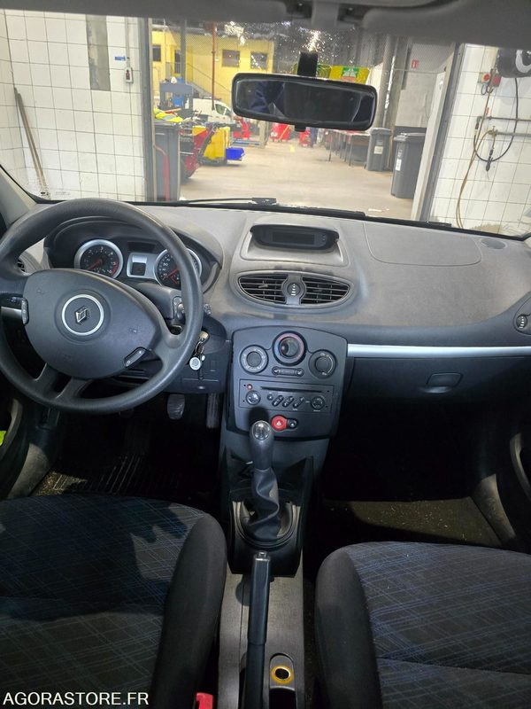 RENAULT CLIO - Car: picture 2 RENAULT CLIO - Car: picture 2