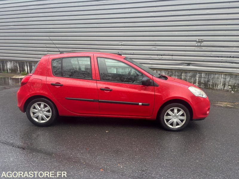 RENAULT - CLIO III (1.5 DCI) - DIESEL - 212000 kms - année 2013 - Car: picture 1 RENAULT - CLIO III (1.5 DCI) - DIESEL - 212000 kms - année 2013 - Car: picture 1