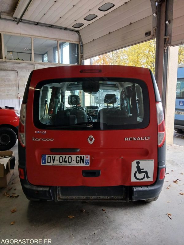 RENAULT KANGOO TPMR N°150546 - School bus: picture 2 RENAULT KANGOO TPMR N°150546 - School bus: picture 2