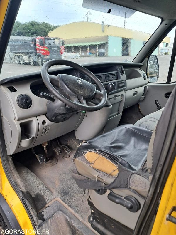 RENAULT MASTER 7 PLACES - 2004 / 268079KM (BMM17551) - Panel van: picture 5 RENAULT MASTER 7 PLACES - 2004 / 268079KM (BMM17551) - Panel van: picture 5