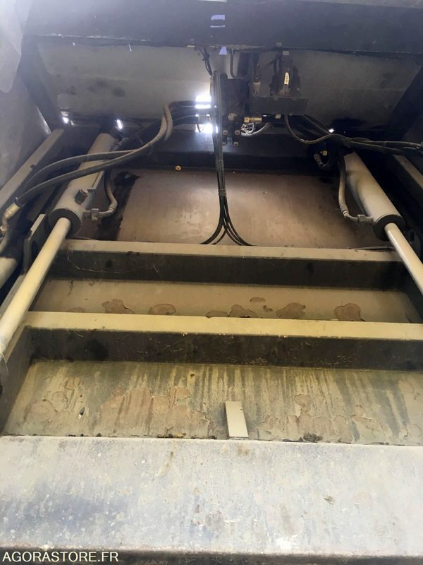 RENAULT PREMIUM 270 DCI - 2002 / 305 609 KM - Refuse truck: picture 5 RENAULT PREMIUM 270 DCI - 2002 / 305 609 KM - Refuse truck: picture 5