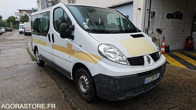 RENAULT TRAFIC - AD298BK - Minibus, People carrier: picture 2 RENAULT TRAFIC - AD298BK - Minibus, People carrier: picture 2