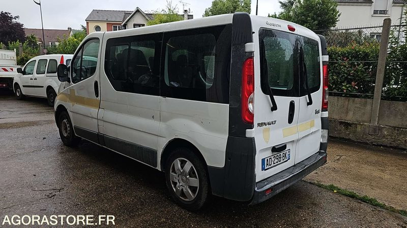RENAULT TRAFIC - AD298BK - Minibus, People carrier: picture 4 RENAULT TRAFIC - AD298BK - Minibus, People carrier: picture 4
