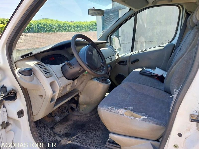RENAULT TRAFIC DCI 115CH 9 PLACES - Minibus, People carrier: picture 5 RENAULT TRAFIC DCI 115CH 9 PLACES - Minibus, People carrier: picture 5