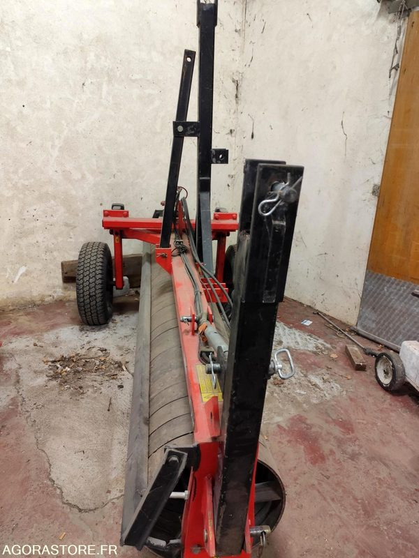 ROULEAU QUIVOGNE RSR 300 TRES PEU SERVI ANNEE 2003 - Garden equipment: picture 1 ROULEAU QUIVOGNE RSR 300 TRES PEU SERVI ANNEE 2003 - Garden equipment: picture 1