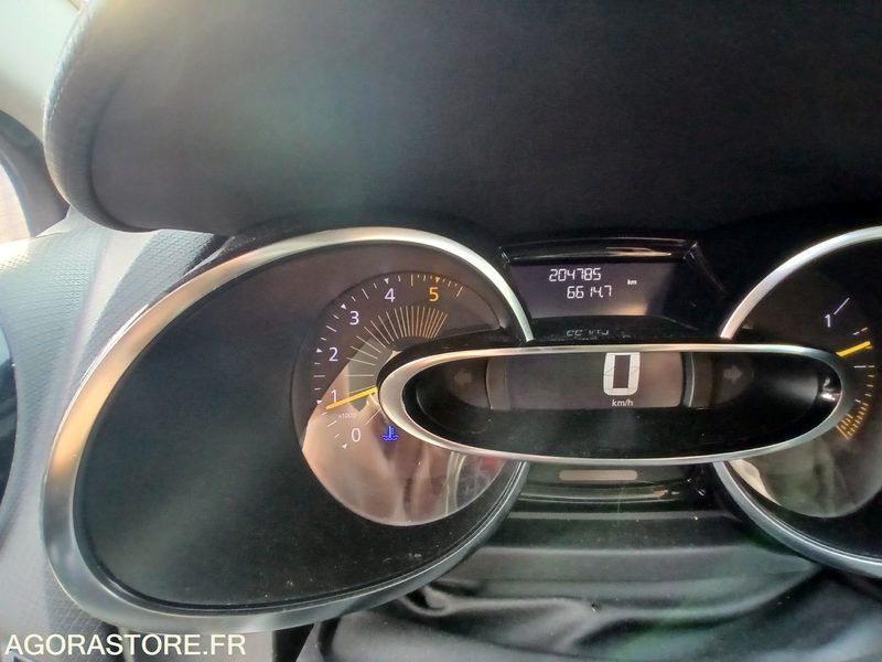 Renault Clio IV – Diesel – 2015-204 746 km - Car: picture 2 Renault Clio IV – Diesel – 2015-204 746 km - Car: picture 2