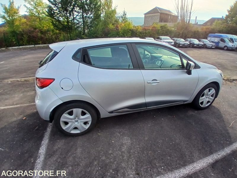 Renault Clio IV – Diesel – 2016-205 826 km - Car: picture 3 Renault Clio IV – Diesel – 2016-205 826 km - Car: picture 3