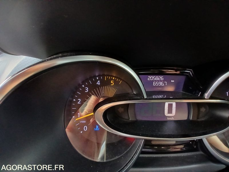 Renault Clio IV – Diesel – 2016-205 826 km - Car: picture 5 Renault Clio IV – Diesel – 2016-205 826 km - Car: picture 5