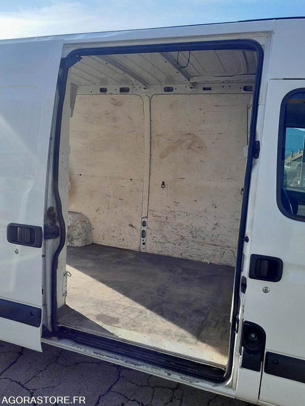 Panel van Renault Master: picture 12