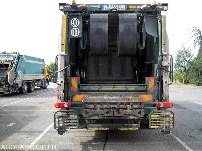 Renault Premium 380 6x2 DXI 11 équipé d'une benne SEMAT OM Série 14000 - Refuse truck: picture 4 Renault Premium 380 6x2 DXI 11 équipé d'une benne SEMAT OM Série 14000 - Refuse truck: picture 4